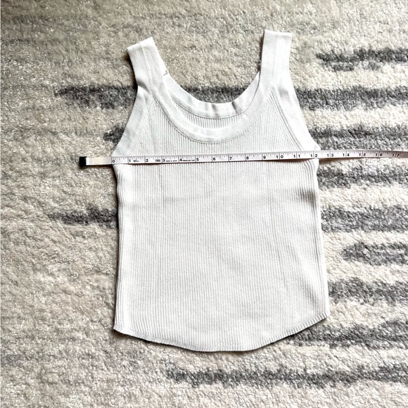 2 Ribbed Tank Tops - Picture 3 of 8